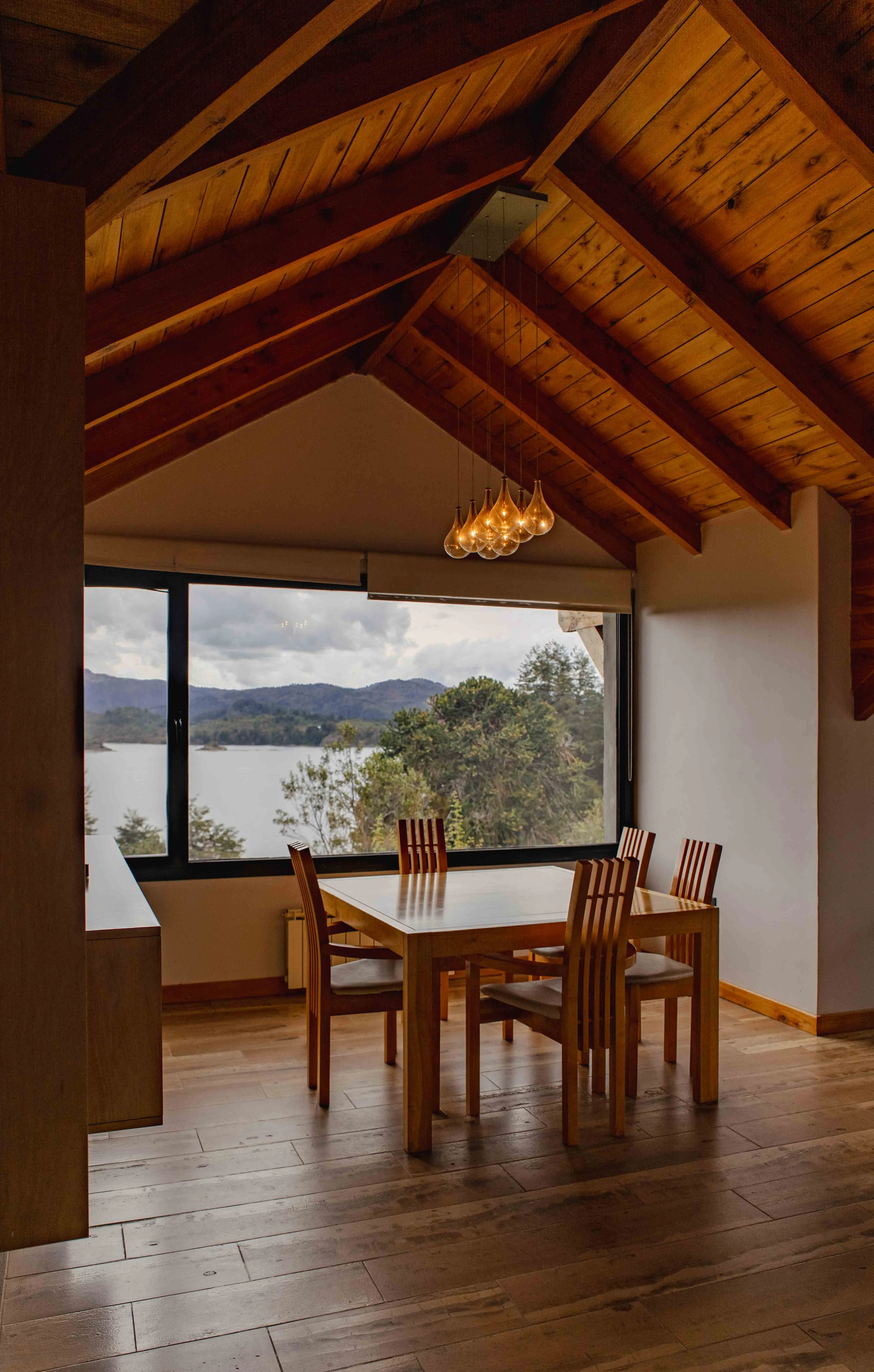 Cabaña Hostería Amarras rodeada de bosque patagónico — Villa Pehuenia